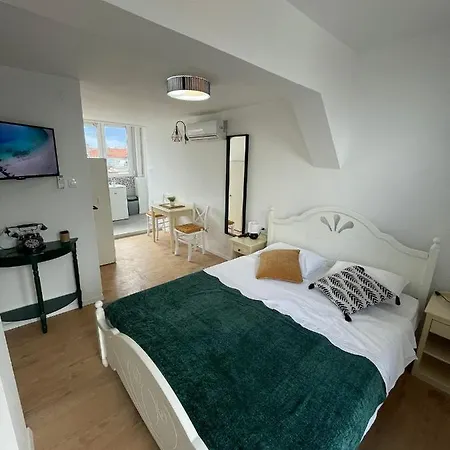 Apartmán Rooftop 107 *